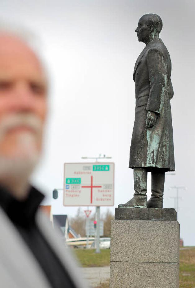 Ortstermin: Prof. Gerhard Paul besucht in dieser Serie Stätten der Erinnerung an die letzten Tage des „Dritten Reiches“ – hier das Denkmal von Graf Bernadotte in Dänemark kurz hinter der Grenze bei Krusau.  
