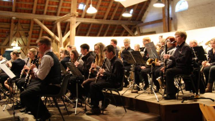 Gemischtes Orchester: Das Jugendrotkreuzorchester spielte gemeinsam mit dem UngdormorkesternMusik& Kulturskolan Hässleholm.