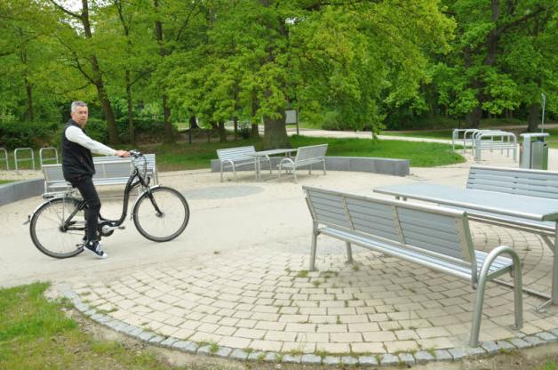 Mehrmals die Woche fährt Joachim Rode auf seinem Fahrrad am Badestrand vorbei. „Das ist sehr schön hier geworden“, findet er.