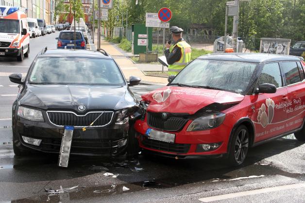Drei Verletzte bei schwerem Unfall in Rostock
