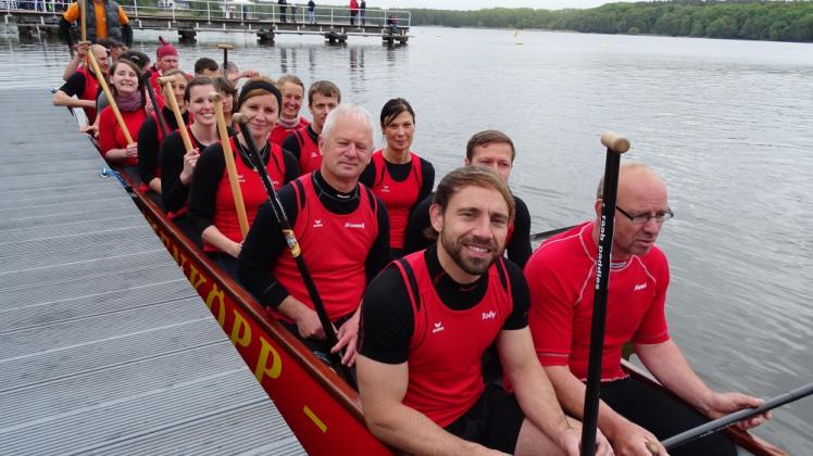 Die Frauen und Männer der Sternberger Pastinetten startetet am vergangenen Wochenende auf dem Parchimer Wockersee in die neue Drachenboot-Saison. 