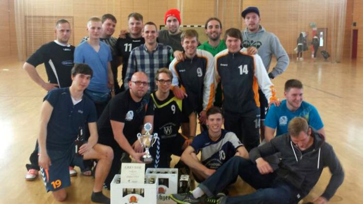Die Plauer Handball-Männer wiederholten ihren Wanderpokal-Sieg. 