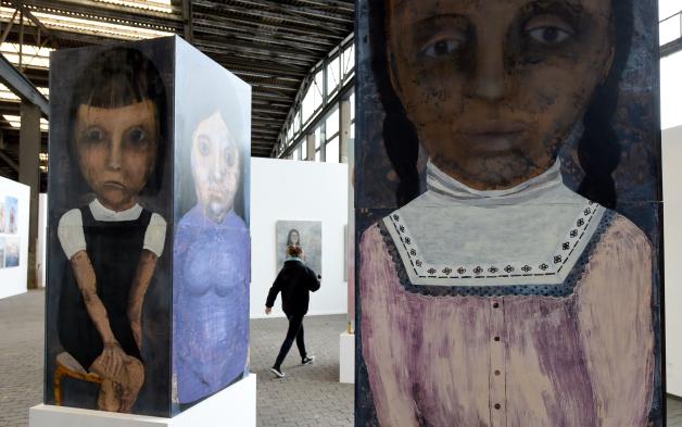 Auch Bilder der finnischen Künstlerin Maria Wolfram werden ausgestellt. 