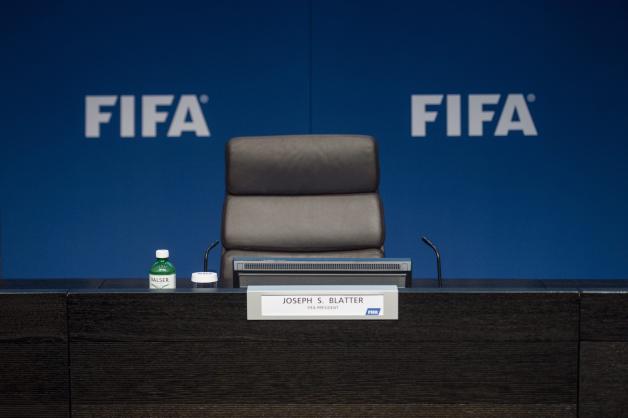 Joseph Blatter verlässt seinen FIFA-Thron. Joseph Blatter verlässt seinen FIFA-Thron.