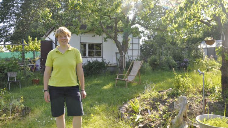 Ihren Kleingarten in Reutershagen bewirtschaftet Marlen Niederle ohne chemische Hilfsmittel.   