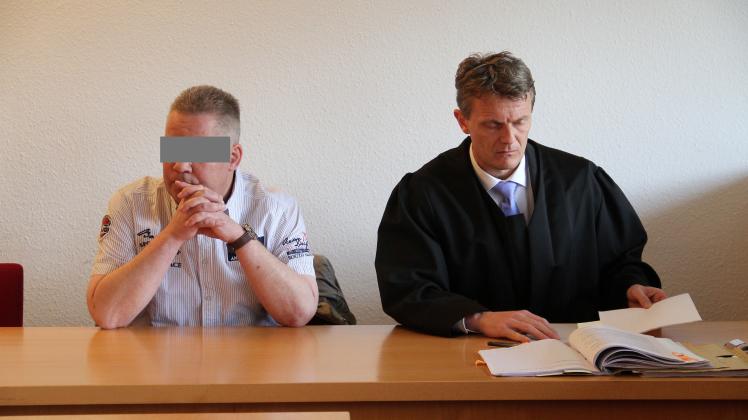 Prozess nach Verfolgungsjagd: Rostocker Polizist erhält vier Montate Gefängnis auf Bewährung Prozess nach Verfolgungsjagd: Rostocker Polizist erhält vier Montate Gefängnis auf Bewährung