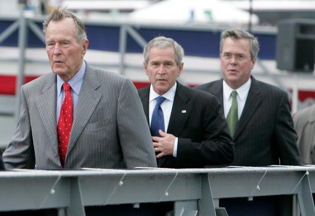 Eine Aufnahme aus dem Jahr 2006: George H. W. Bush (links) mit seinen beiden Söhnen George W. (Mitte) und Jeb. Wird Letzterer auch Präsident der Vereinigten Staaten? Eine Aufnahme aus dem Jahr 2006: George H. W. Bush (links) mit seinen beiden Söhnen George W. (Mitte) und Jeb. Wird Letzterer auch Präsident der Vereinigten Staaten?