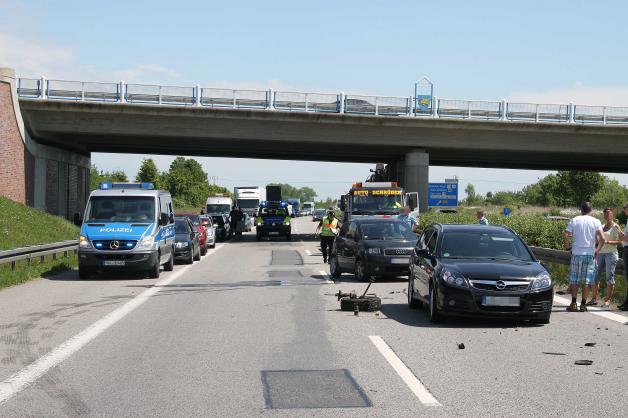 Karambolage auf A20 mit sechs Autos bei Rostock - vier Verletzte