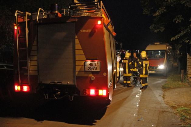 Betrunkenes Ehepaar stürzt nach Feier in Gehlsdorf in Warnow - Feuerwehreinsatz