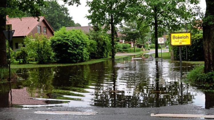 Überschwemmt war die Einmündung der Kiefernstraße und des Eichenwegs in die Römerstraße nach dem Unwetter am 1. Juni. 