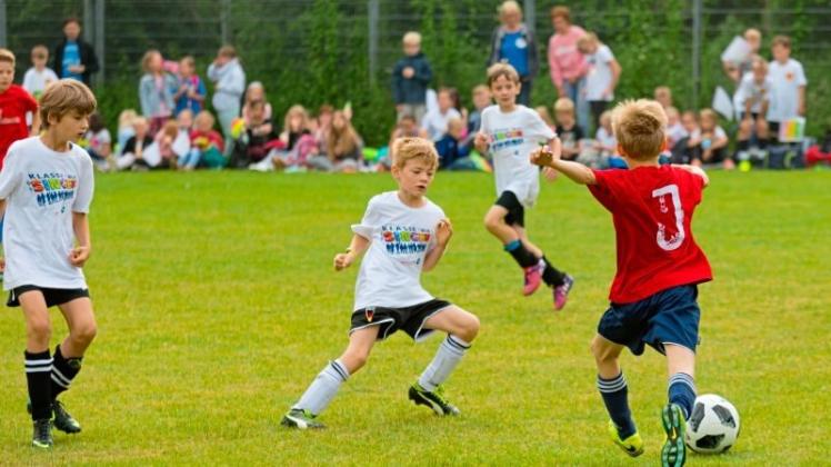 Die Fußball Mini-WM an der Grundschule Pye ging mit fünf Mannschaften aus fünf Grundschulen an den Start. Jede Mannschaft repräsentierte ein WM-Land. Gewonnen hat die Johannisschule Wallenhorst alias England. 