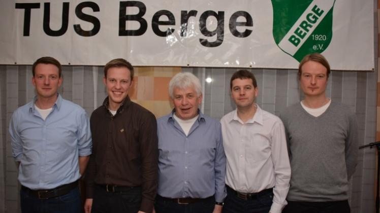 Der neue Kernvorstand des TuS Berge (von links): Michael Kamp (1. Vorsitzender), Lars von der Wellen (2. Vorsitzender), Georg Jans (3. Vorsitzender), Cord Gehrke (Geschäftsführer) und Bastian Kramer (Kassierer). 