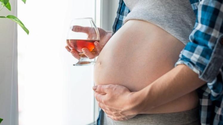 Deutschlandweit werden jedes Jahr etwa 10.000 Babys mit alkoholbedingten Schädigungen geboren, weil ihre Mütter neun Monate nicht auf Alkohol verzichten konnten oder wollten. Symbolfoto: colourbox.de