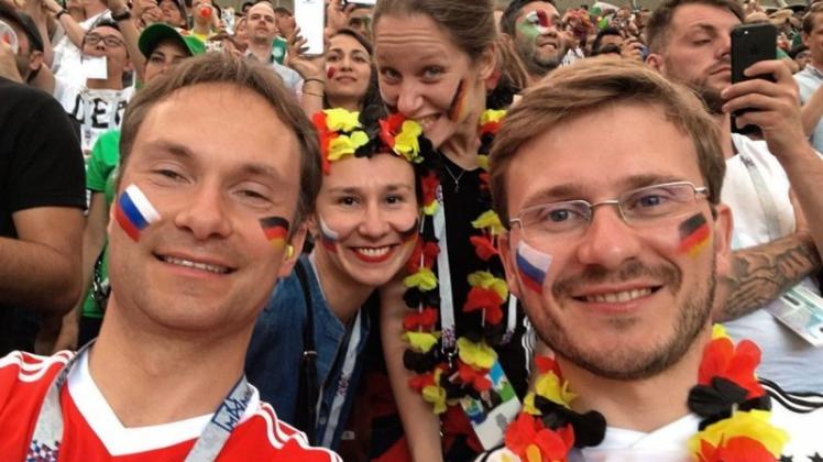 Gute Stimmung herrschte auf den Rängen im Moskauer Stadion auch bei Benno Schulz (links) und Dmitry Palenov. 