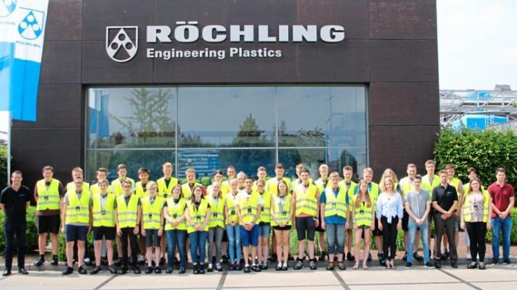 Einblicke in das Unternehmen Röchling nahmen 35 Schüler des Gymnasiums Haren. 