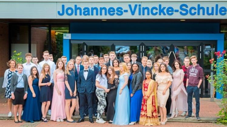 Feierlich entlassen: Die Absolventen der neunten und zehnten Klasse der Johannes-Vincke-Schule in Belm. 