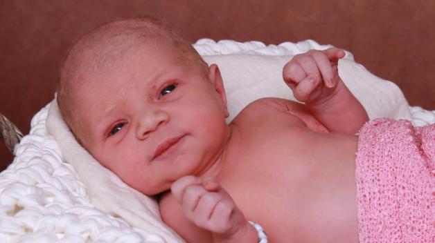 Hallo, ich bin Chantalle und ich bin neu in Delmenhorst. Geboren wurde ich am 10. September um 3.20 Uhr im Josef-Hospital an der Wildeshauser Straße. Die ersten Daten meines Lebens lauteten: 2580 Gramm bei einer Körpergröße von 45 Zentimetern. Zur Welt gebracht hat mich meine Mama Yvonne Holtvogt, von der ich genauso geliebt werde wie von meinem Papa Krystian Kriezel. Foto: Galina Kraider Hallo, ich bin Chantalle und ich bin neu in Delmenhorst. Geboren wurde ich am 10. September um 3.20 Uhr im Josef-Hospital an der Wildeshauser Straße. Die ersten Daten meines Lebens lauteten: 2580 Gramm bei einer Körpergröße von 45 Zentimetern. Zur Welt gebracht hat mich meine Mama Yvonne Holtvogt, von der ich genauso geliebt werde wie von meinem Papa Krystian Kriezel. Foto: Galina Kraider