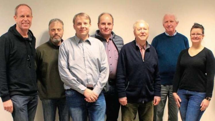 Zu den Gründungsmitgliedern der Baumfreunde gehören (von links) Norbert Kramer, Friedel Hockmann, Daniel Mülder, Hans-Hermann Voskuhl, Valentin Geber, Leo Schwarte und Heike Kossen. 