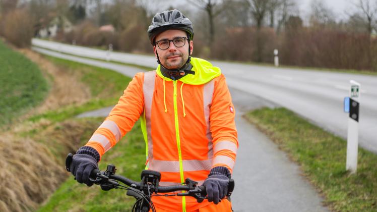 Einmal im Monat kontrolliert Christian Heuer mit dem E-Bike die Radwege im Süden des Landkreises. Gut 200 Kilometer fährt er an fünf Tagen ab. 