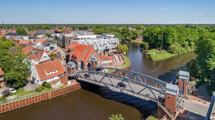 Aufgrund der fallenden Wasserstände an den Flüssen Hase und Ems wird ab sofort der Betrieb der Hase-Hubbrücke in Meppen wieder eingestellt.