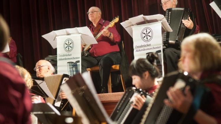 
              Doppelt klingt besser: Das Osnabrücker Akkordeon-Orchester lud sich zum Konzert im Gasthaus Thies das Akkordeon-Orchester Lübbecke dazu. 