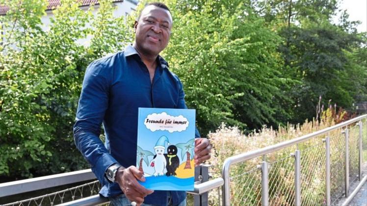 Das Kinderbuch „Freunde für immer“ ist das erste Werk von Kenneth Eze. 