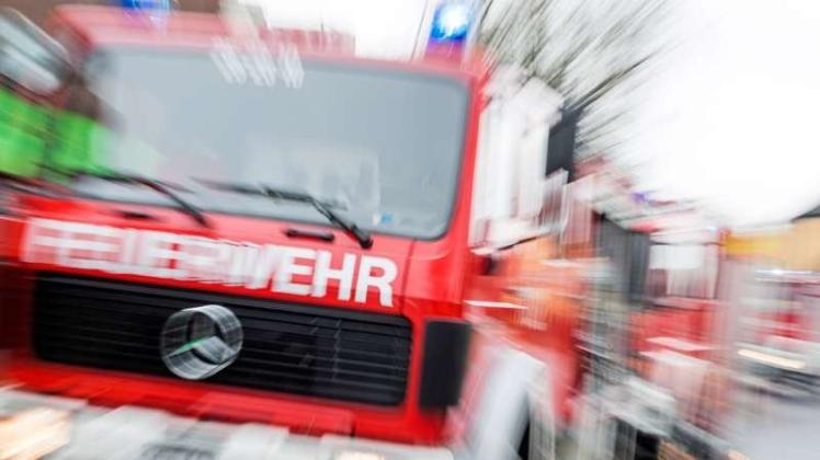 Ersthelfer haben nach einem Unfall auf der A29 bei Großenkneten eine Frau aus Osnabrück aus einem brennenden Auto gerettet. Symbolfoto: Michael Gründel