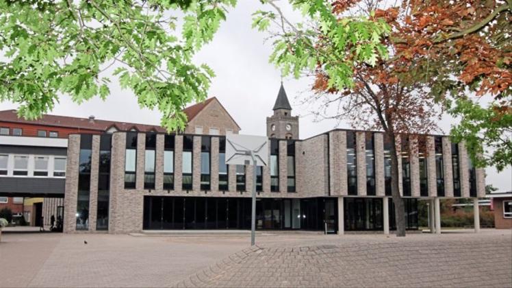 Das pädagogische Zentrum vom Gymnasium Leoninum in Handrup mit der Aula, Fachräumen und dem Lehrerzimmer ist für rund 5,4 Millionen Euro komplett neu gestaltet und saniert worden. 