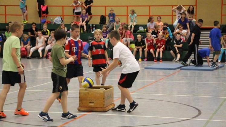 Nach der Premiere im vergangenen Sommer hat die Belmer Johannes-Vincke-Schule das Brennball-Turnier auch in diesem Jahr wieder auf den Terminplan gesetzt. 