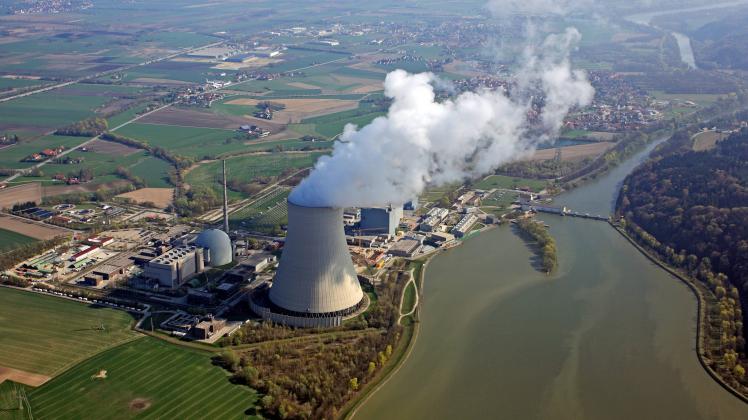 Das Kernkraftwerk Isar 2 könnte länger am Netz bleiben, wenn die Politik will, sagt der Betreiber Eon.