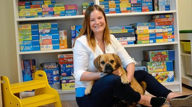Ein „Sprechzimmer“ mit Therapiebegleithund hat die Logopädin Sandra Kämpf in Engter eröffnet. 