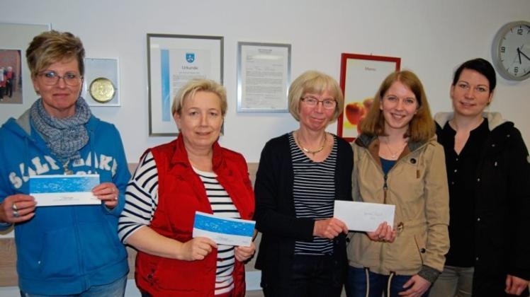 Über die Spende für die Harener Tafel freuen sich (von links) Helge Kruse, Bernhild Gertzen, Marianne Ströer, Helen Schepers und Christine Krull. 