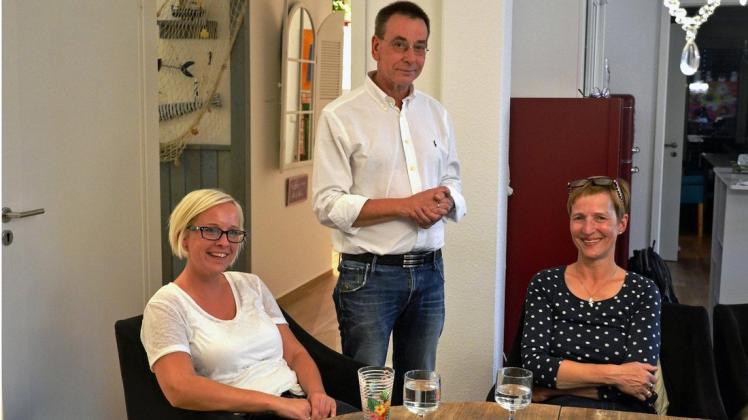 Vortrag: Ute Hinrichsen, Ulf Henschke und Maria Mießner (von links)  stellen die ambulant betreute Wohngemeinschaft "An den Salinen" vor. Foto: Anke Schneider