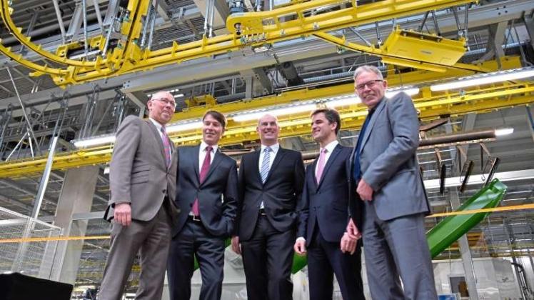 Freuen sich über die Fertigstellung des Riesen-Projektes: Bürgermeister Holger Lebedinzew, Christian Dreyer, Dr. Stephan Evers, Bruno Geiger und Landrat Carsten Harings. Freuen sich über die Fertigstellung des Riesen-Projektes: Bürgermeister Holger Lebedinzew, Christian Dreyer, Dr. Stephan Evers, Bruno Geiger und Landrat Carsten Harings.