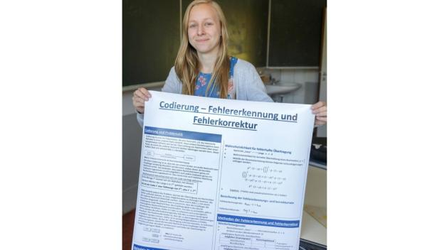 Die Schülerin war mit ihrer Facharbeit "Codierung - Fehlererkennung und Fehlerkorrektur" erfolgreich. Foto Jörn Martens