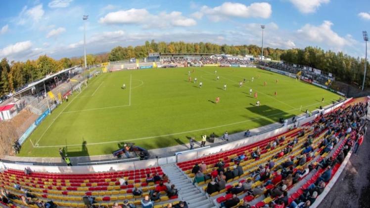 Vom Dorf-Sportplatz zum Schmuckkästchen: Das Waldstadion an der Kaiserlinde ist Heimat der SV Elversberg. Fotos: Imago
