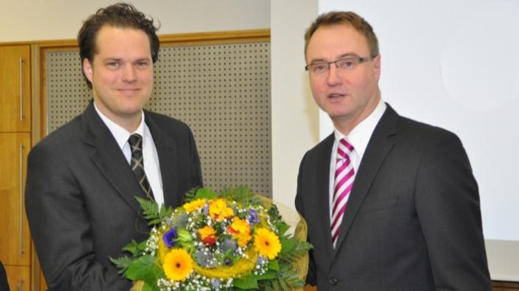 Vor zwei Jahren erst gratulierte Bürgermeister Markus Honnigfort Thimo Weitemeier (links) zur einstimmigen Wahl als Stadtbaurat. 