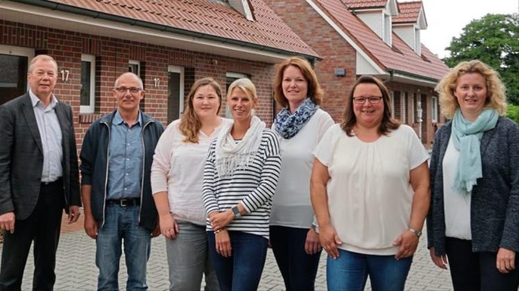 Das St.-Lukas-Heim bietet Hilfen für Menschen im Autismus-Spektrum vernetzt und ambulant an. Das Bild zeigt (von links) den Geschäftsführer Heinz-Bernhard Mäsker zusammen mit Hans-Dieter Niehaus, Sabine Middendorf, Birigit Wiemker, Andrea Hölscher, Christa Joostberends und der Pädagogischen Leiterin Sandra Schmidt. Das St.-Lukas-Heim bietet Hilfen für Menschen im Autismus-Spektrum vernetzt und ambulant an. Das Bild zeigt (von links) den Geschäftsführer Heinz-Bernhard Mäsker zusammen mit Hans-Dieter Niehaus, Sabine Middendorf, Birigit Wiemker, Andrea Hölscher, Christa Joostberends und der Pädagogischen Leiterin Sandra Schmidt.