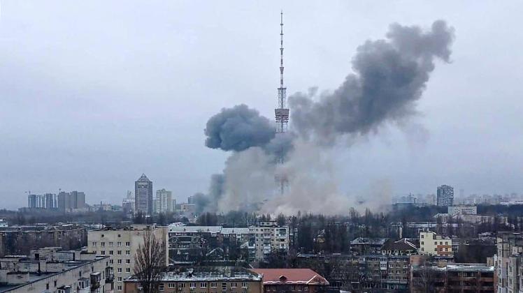 Wie ukrainische Medien berichten, wurde der Fernsehturm von Kiew angegriffen.