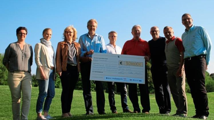 Bei den 3. Offenen Delmenhorster Golfmeisterschaften ist eine Spendensumme von 9000 Euro erspielt worden. 