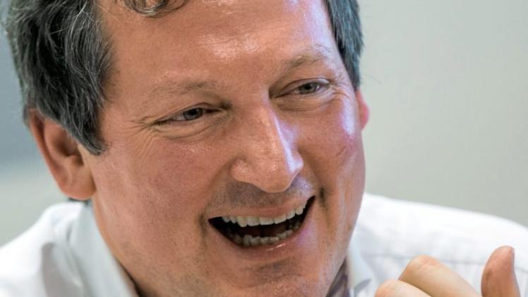 Der Gründer der Stiftung „Humor hilft heilen“, Dr. Eckart von Hirschhausen, freut sich darüber, dass „sich gerade viel Gutes tut. 