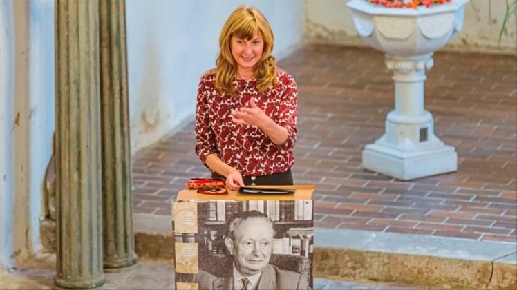Kena Hüsers, in Delmenhorst aufgewachsen, hat den Ehm-Welk-Literaturpreis zugesprochen bekommen. Kena Hüsers, in Delmenhorst aufgewachsen, hat den Ehm-Welk-Literaturpreis zugesprochen bekommen.