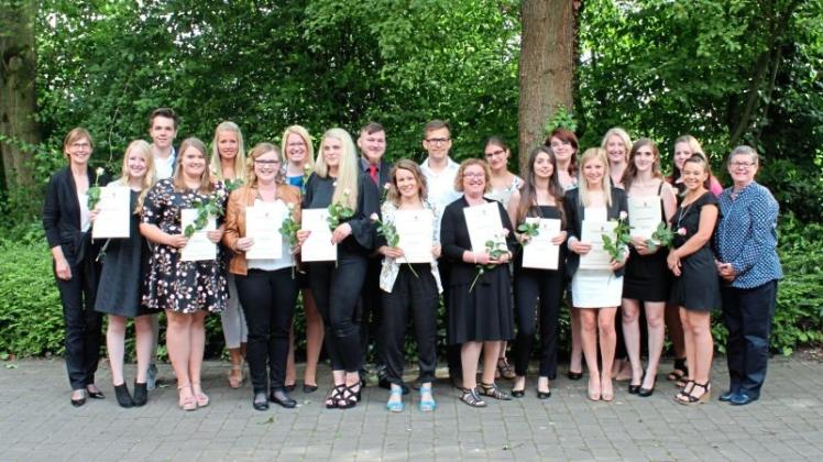 Absolventen an der BBS Melle feiern mit 300