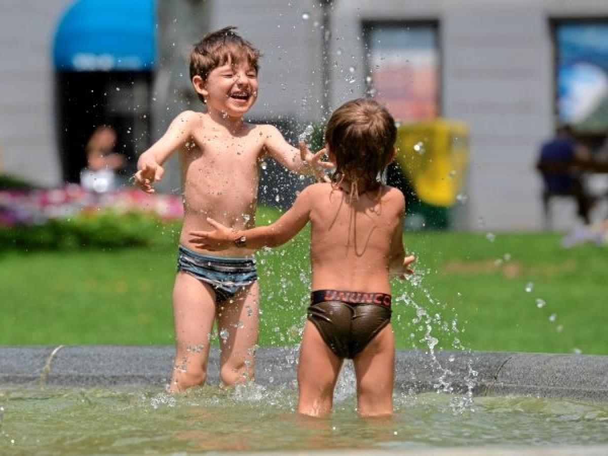 kinder nackt spielen 