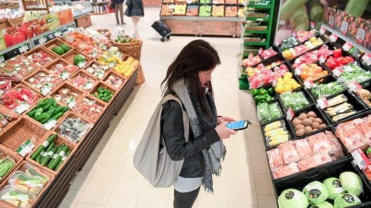 Was machen deutsche Supermärkte mit Obst und Gemüse, das nicht verkauft wird? Wir haben nachgefragt. Symbolfoto: dpa