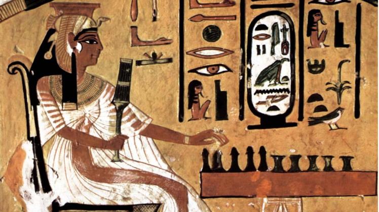 Diese Darstellung zeigt, wie Nefertari, Gemahlin von Pharao Ramses II, Senet spielt. Foto: imago/United Archives International Diese Darstellung zeigt, wie Nefertari, Gemahlin von Pharao Ramses II, Senet spielt. Foto: imago/United Archives International