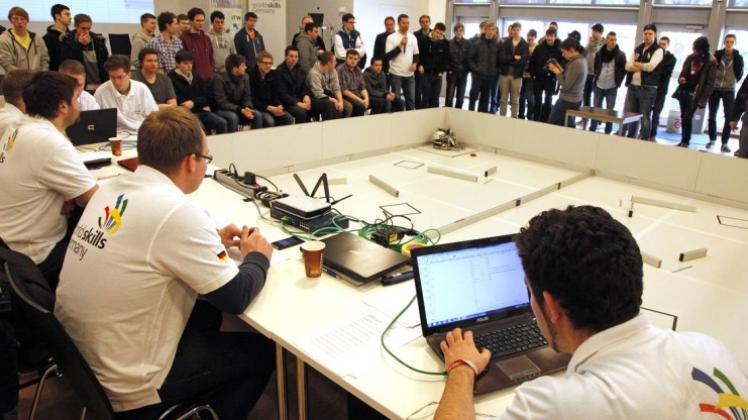 In den Berufsbildenden Schulen an der Brinkstraße in Osnabrück fanden jetzt die Deutschen Meisterschaft in der Mobilen Robotik statt. 