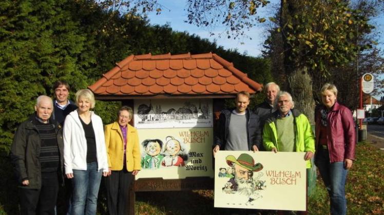 Der Heimatverein freut sich über sechs neue Tafeln für die Ortseingänge von Hunteburg. Anlässlich der 150-jährigen Wiederkehr des Erscheinens von „Max und Moritz“ wurden die neuen Tafeln mit Motiven aus Wilhelm Busch’s berühmter Bildergeschichte in Auftrag gegeben. 