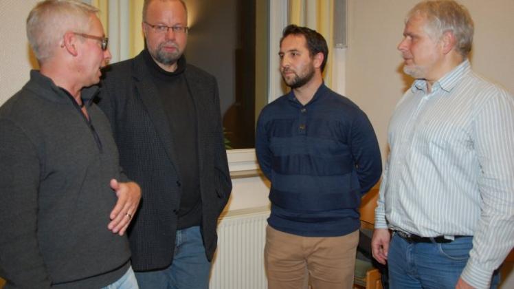 Anregende Diskussionsrunde im St.-Petri-Gemeindehaus mit Pastor Michael Wehrmeyer, Michael Göcking, Hakki Arslan und Pastor Richard Schröder. 