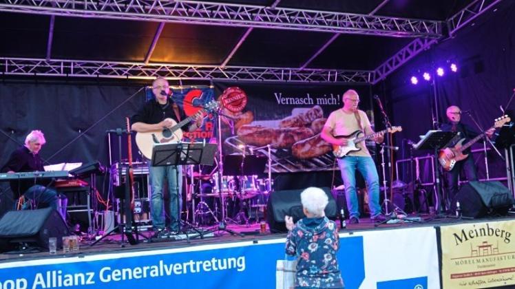 Waren zum ersten Mal beim Kultursommer in Belm, kommen aber gerne wieder: Winni Pagenkämper (Keyboard), Gerd Eveslage (Gitarre), Diddi Schmitz (Schlagzeug), Jürgen Birkemeyer (Gitarre) und Tony Fleer (Bass) (von links). 